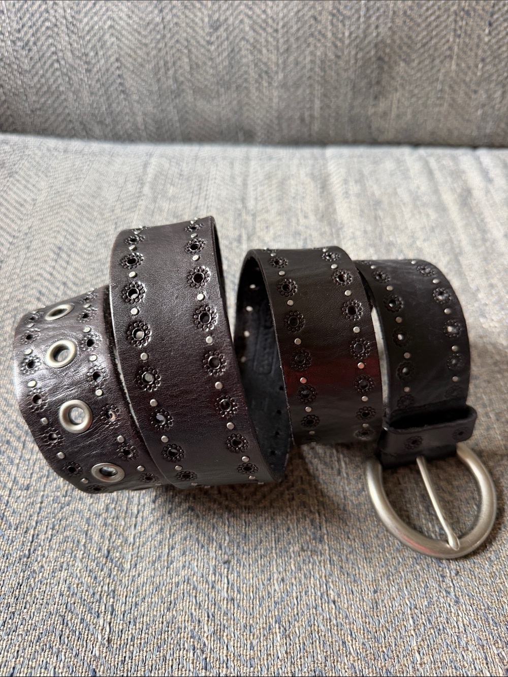 Fossil Women’s black Leather Perforated studded Belt Size: Large